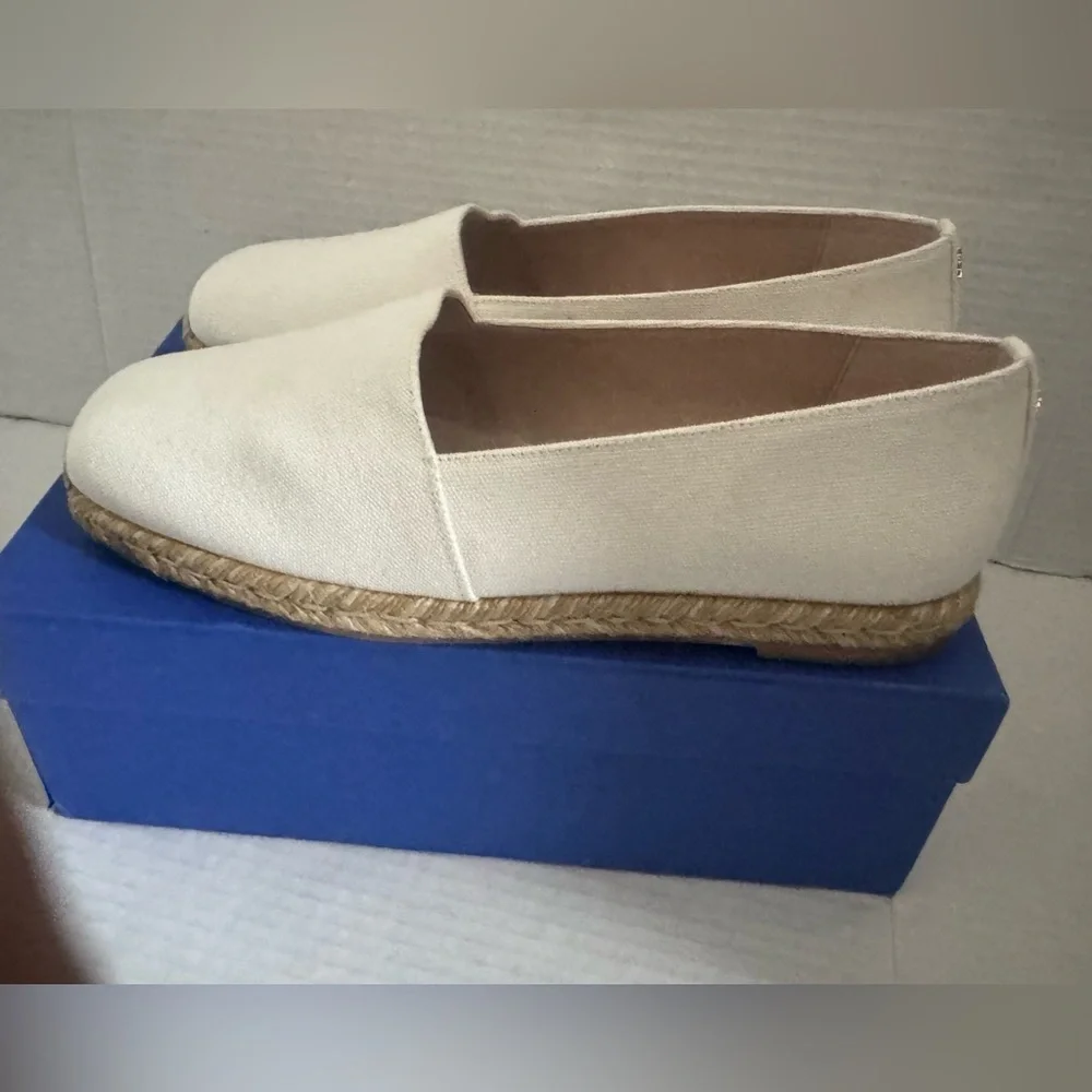 Stuart Weitzman Women’s Dree Flat White Canvas‎ Espadrille Shoes Size 40 9.5